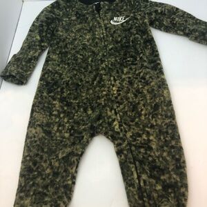 Nike Camo Fleece Footie Pajamas 3M Green Adjustable Sleeves Mittens